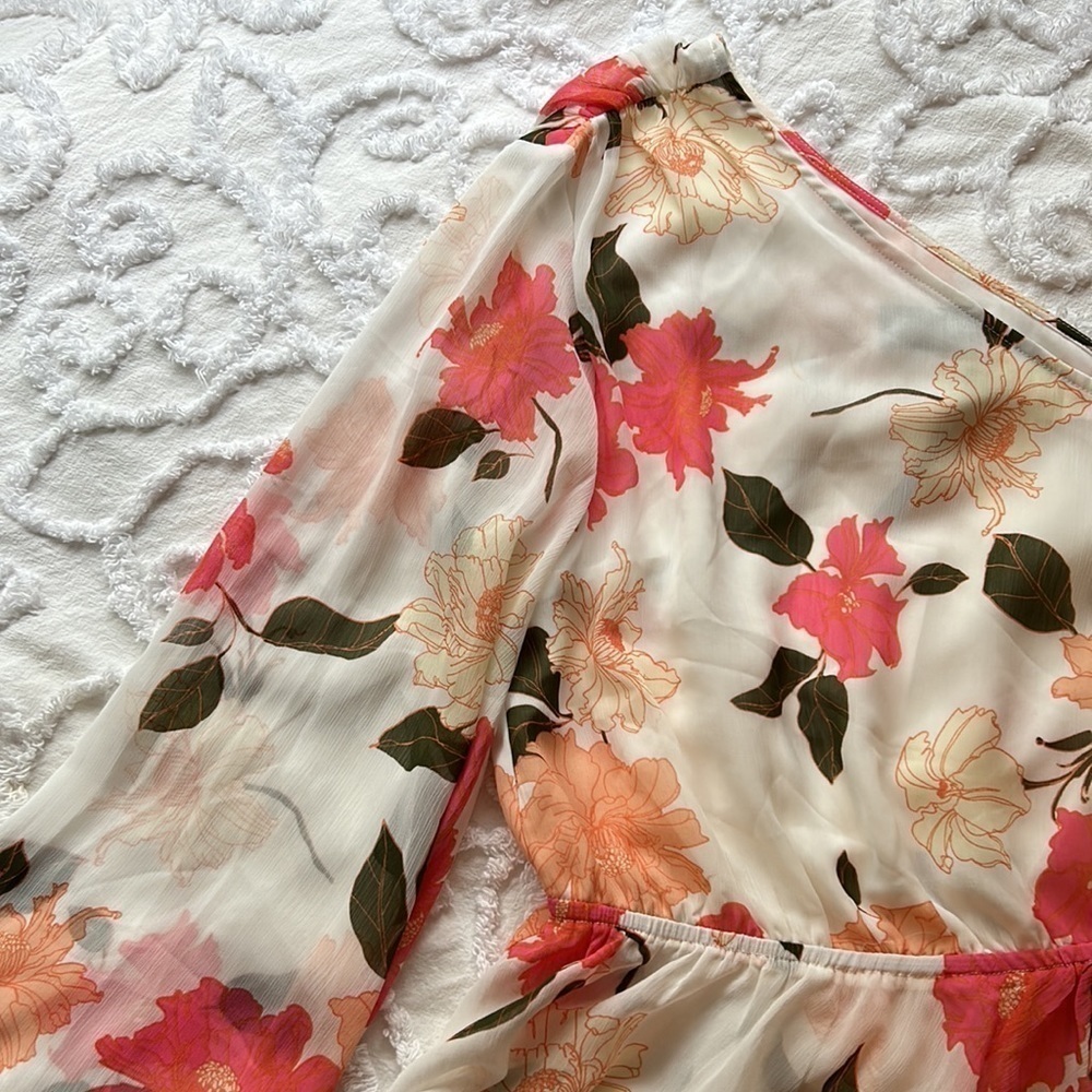 NWT Vici One shoulder Peplum Floral blouse, women’s size medium. - Picture 4 of 9